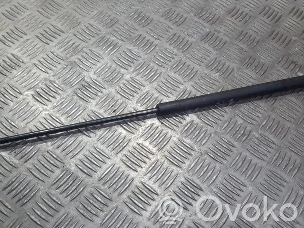 Audi A8 S8 D2 4D Konepellin kaasujousi 