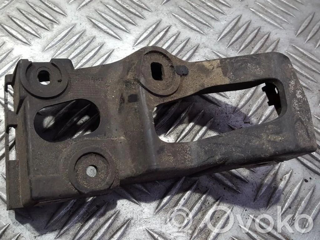 Supporto di montaggio del parafango   8E0853922B,8E0853922B