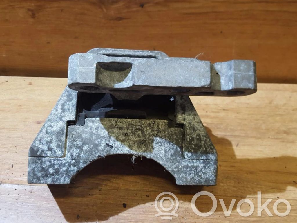 Engine mount bracket