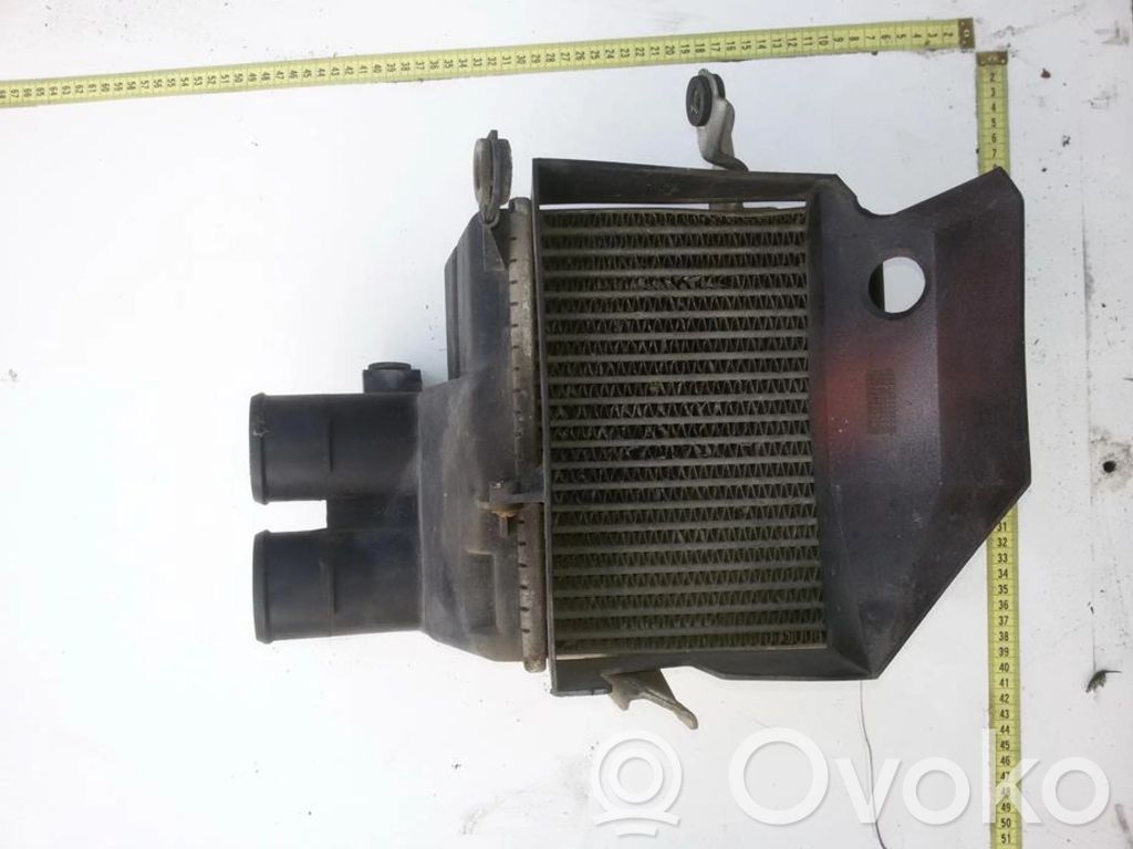 Mitsubishi Carisma Starpdzesētāja radiators 