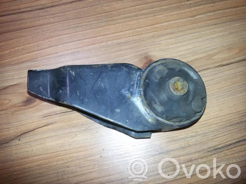 Engine mount bracket