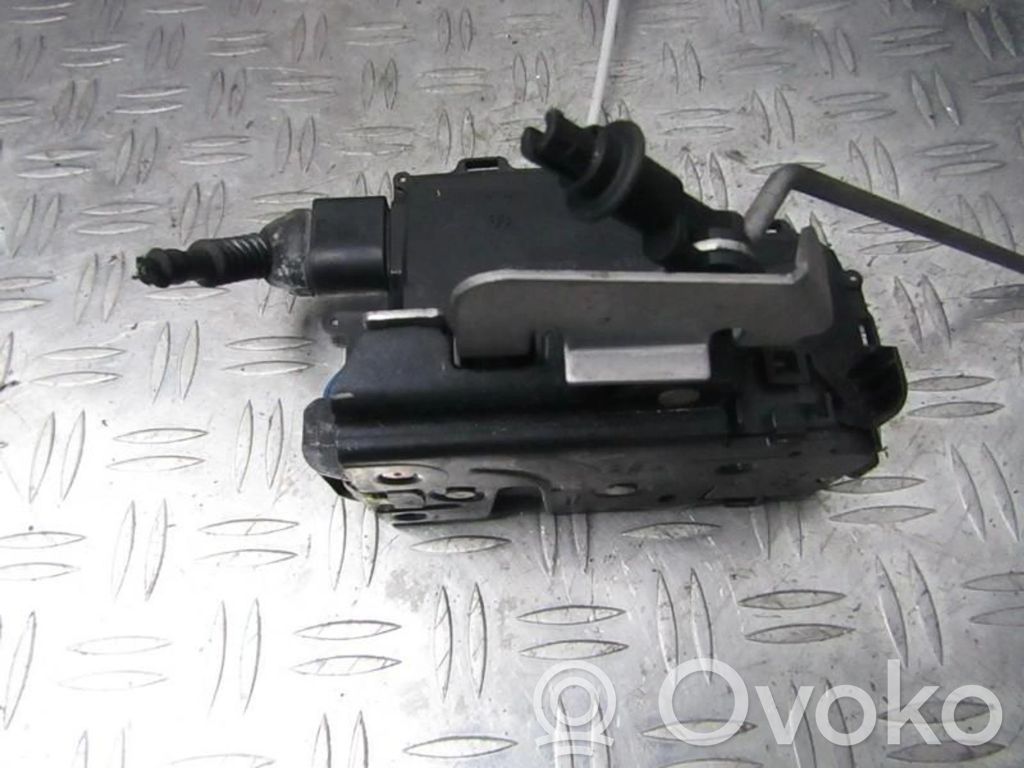 Audi A4 S4 B6 8E 8H Etuoven lukko 
