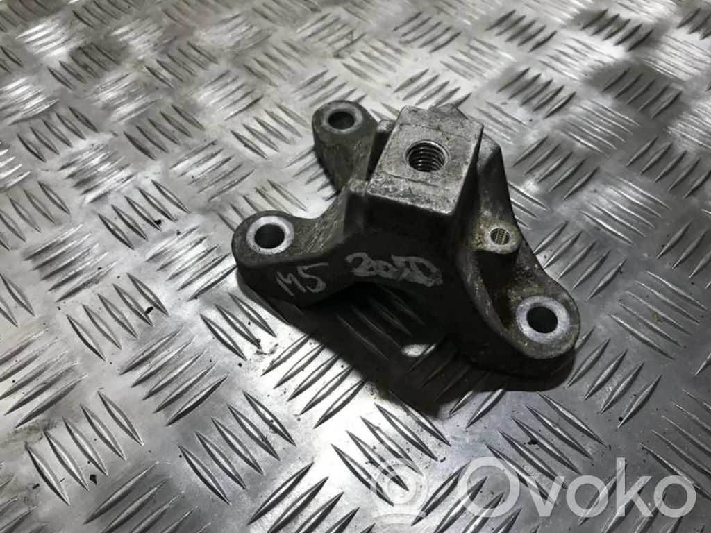 Engine mounting bracket
