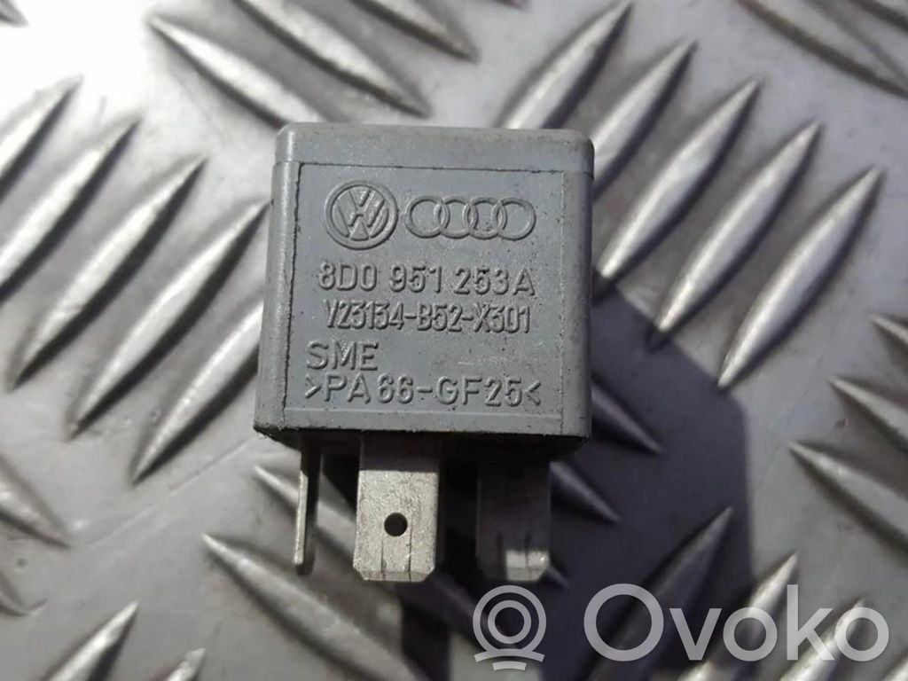 Otros relés   8D0951253A,V23134B52X301,8D0951253A,V23134B52X301,V23134B52X301