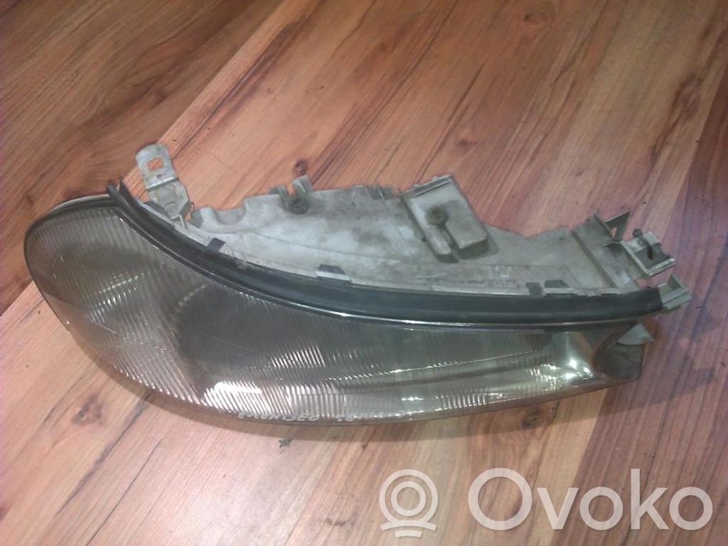 Ford Mondeo MK II Phare frontale