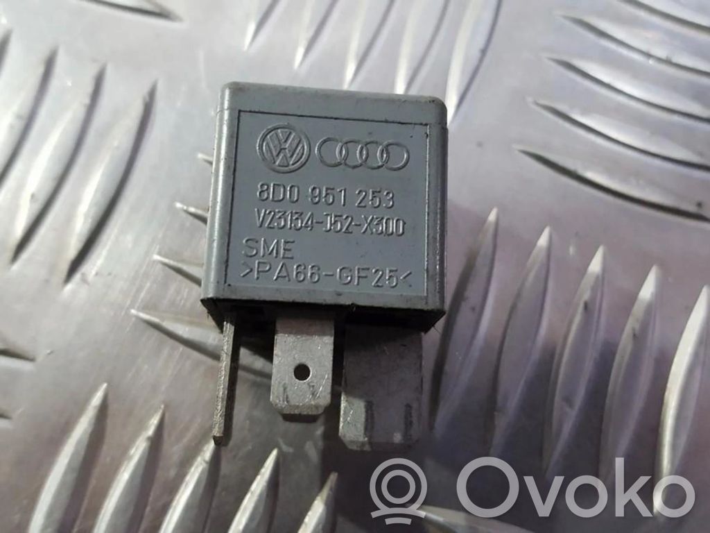 Otros relés   8D0951253,V23134J52X300,8D0951253,V23134J52X300,V23134J52X300