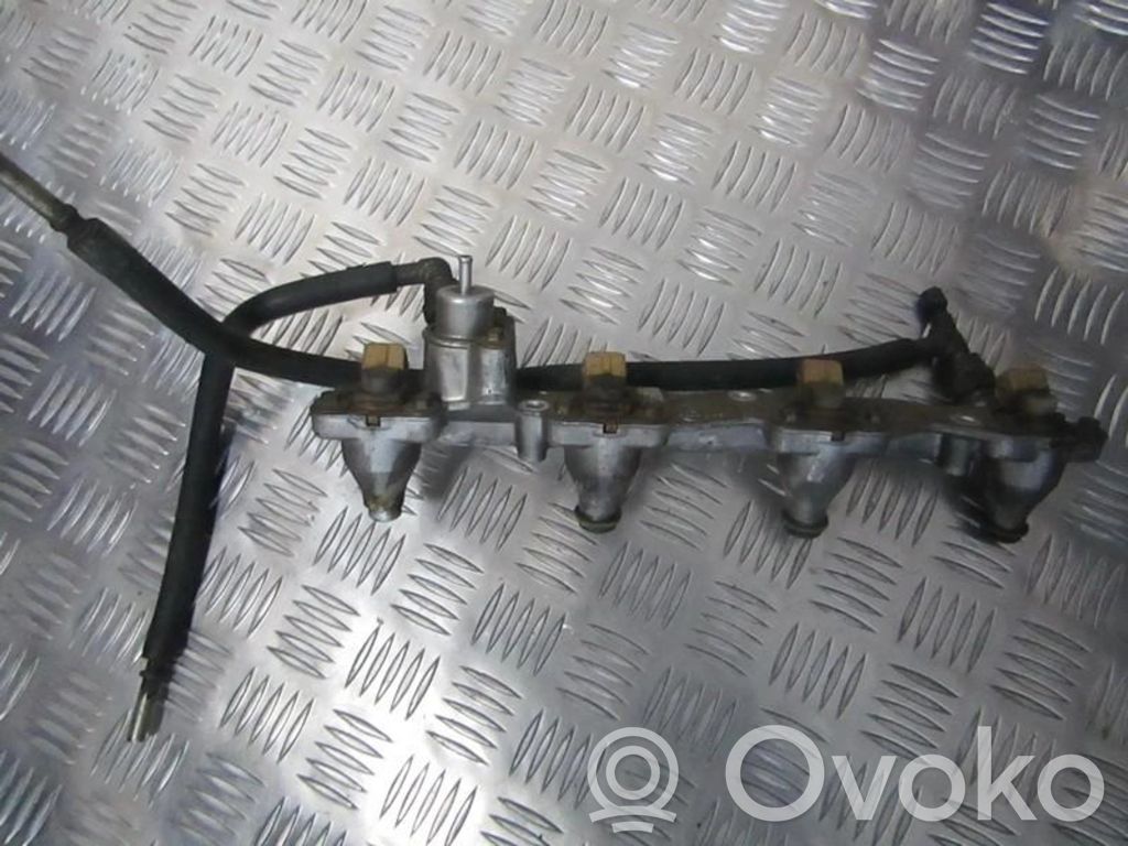 Ford Mondeo MK I Listwa wtryskowa 
