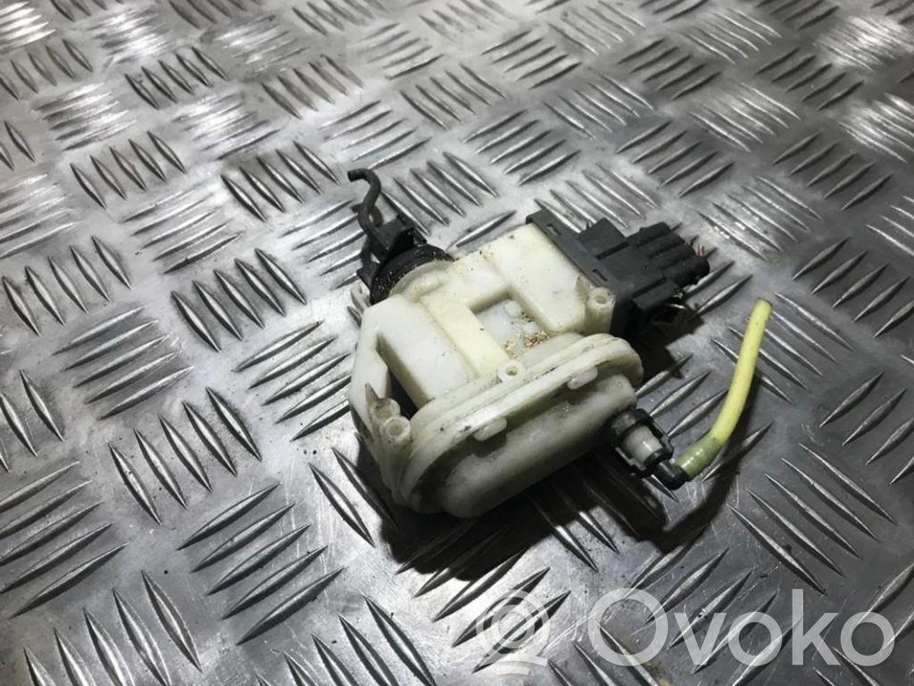 Volkswagen PASSAT B4 Pompă vacuum închidere centralizată 