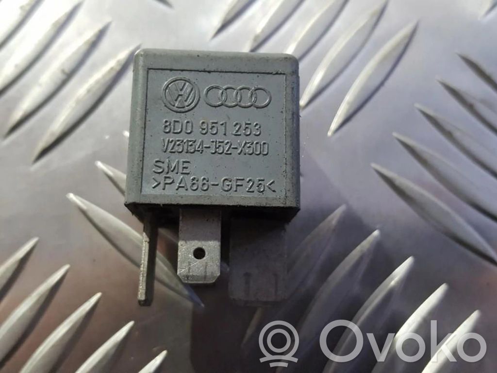 Otros relés   8D0951253,V23134J52X300,8D0951253,V23134J52X300,V23134J52X300