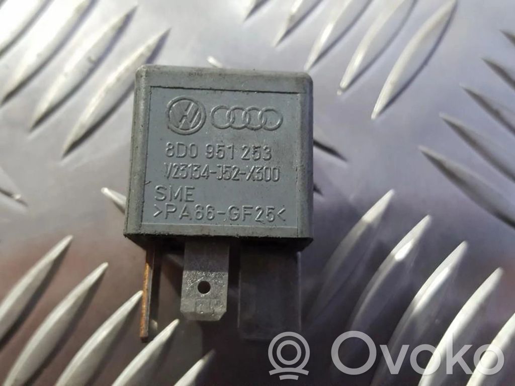 Otros relés   8D0951253,V23134J52X300,8D0951253,V23134J52X300,V23134J52X300