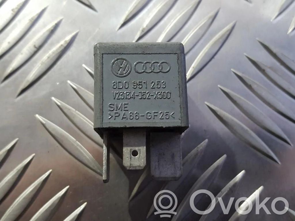 Alte relee   8D0951253,V23134J52X300,8D0951253,V23134J52X300,V23134J52X300
