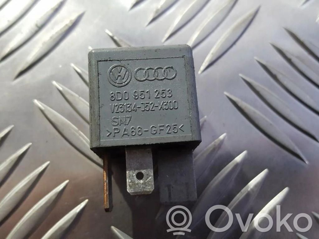 Otros relés   8D0951253,V23134J52X300,8D0951253,V23134J52X300,V23134J52X300