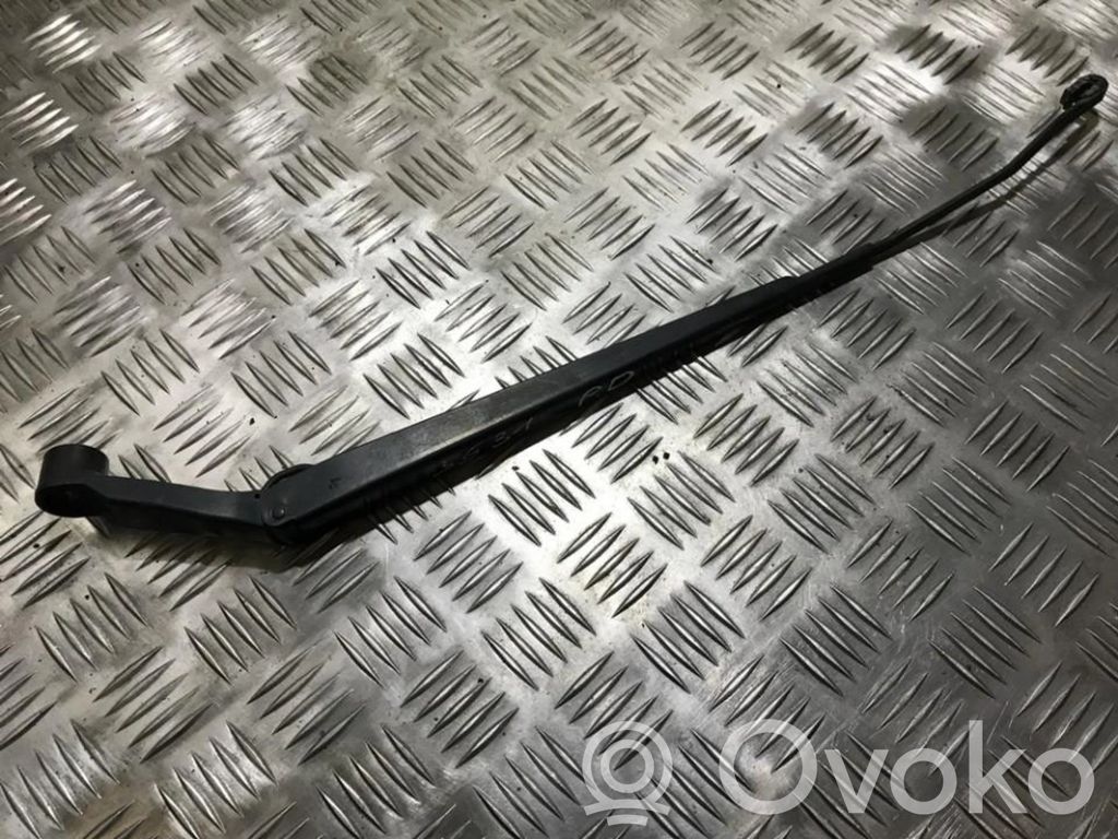 Toyota Avensis T250 Front wiper blade arm 