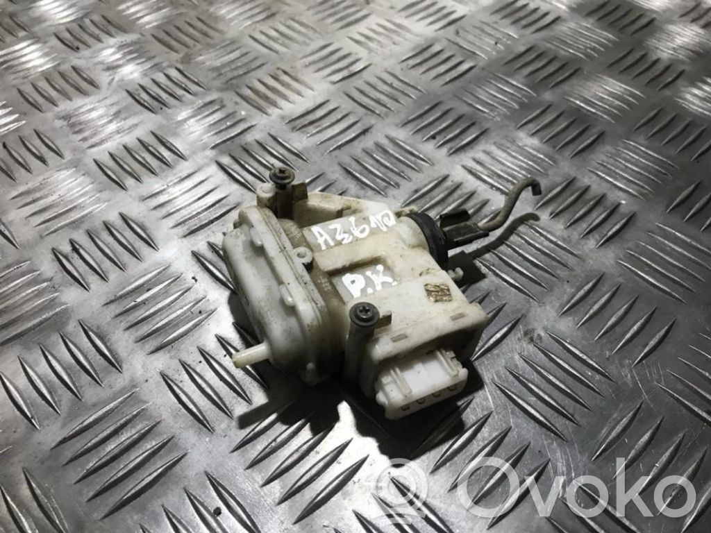 Volkswagen PASSAT B3 Pompă vacuum închidere centralizată 