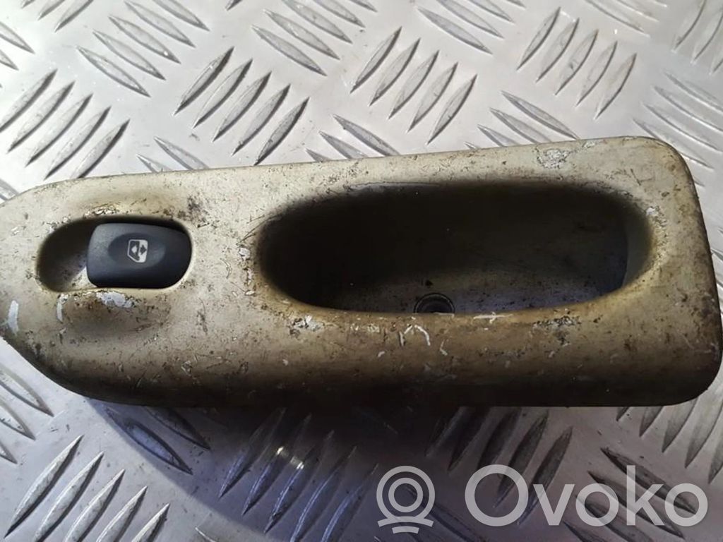 Renault Laguna I Interruttore di controllo dell’alzacristalli elettrico 
