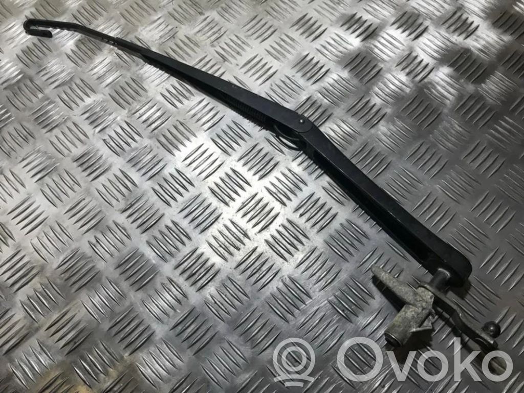 Brazo del limpiaparabrisas delantero