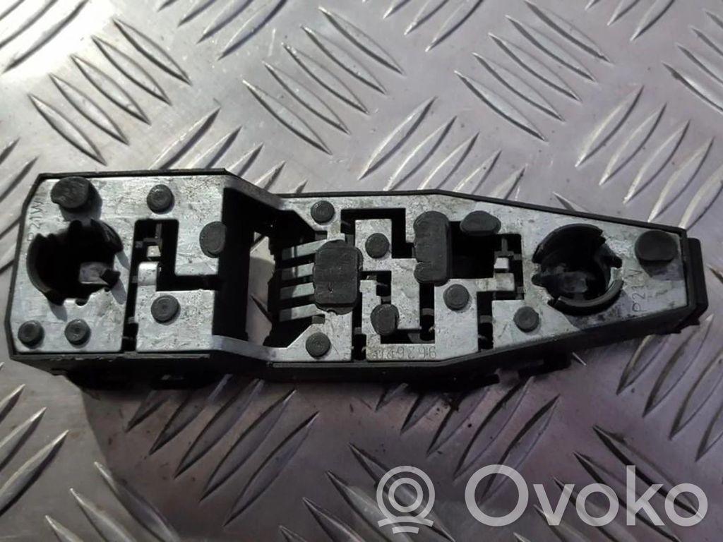 Takavalon polttimon suojan pidike   95VW13N004GA,7M0945259,7M0945259,95VW13N004GA,962616