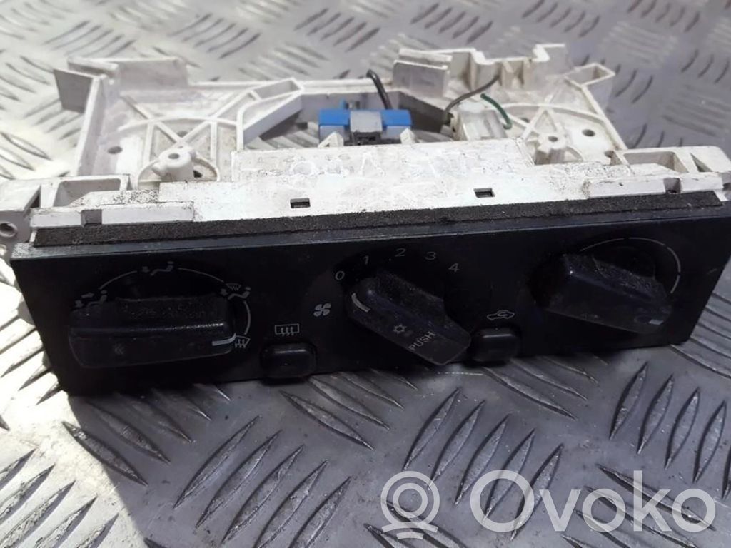 Mitsubishi Space Wagon Panel klimatyzacji 