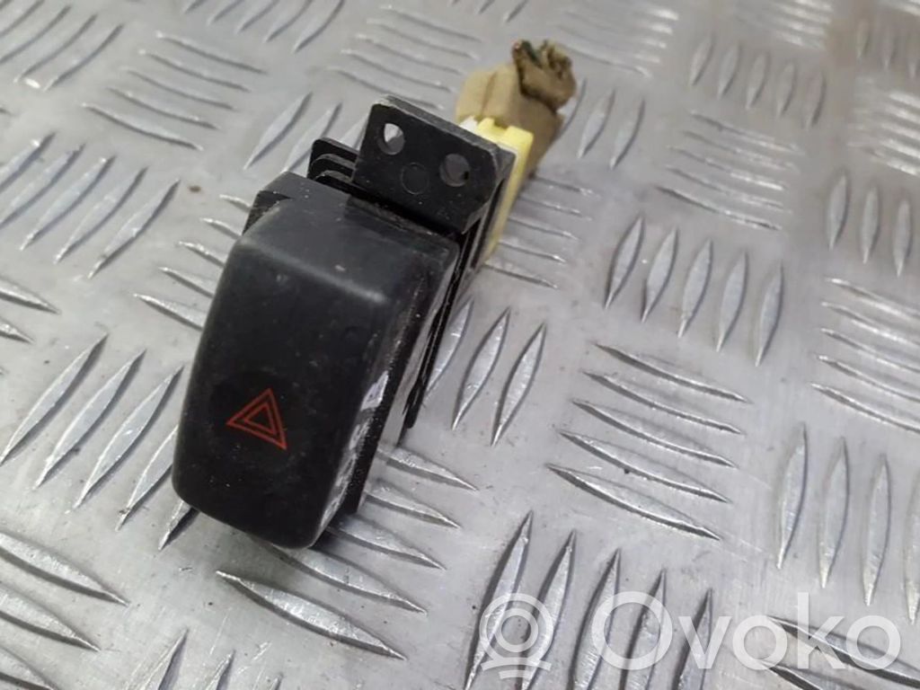 Subaru Legacy Interruttore luci di emergenza 