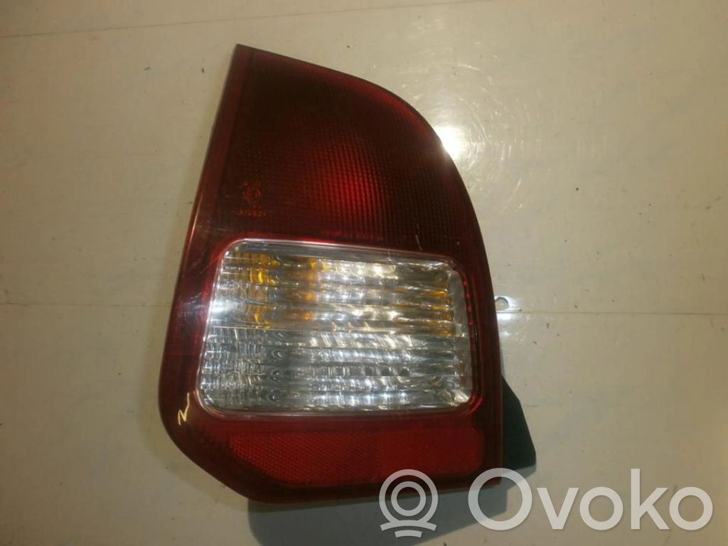 Mitsubishi Colt Luci posteriori 