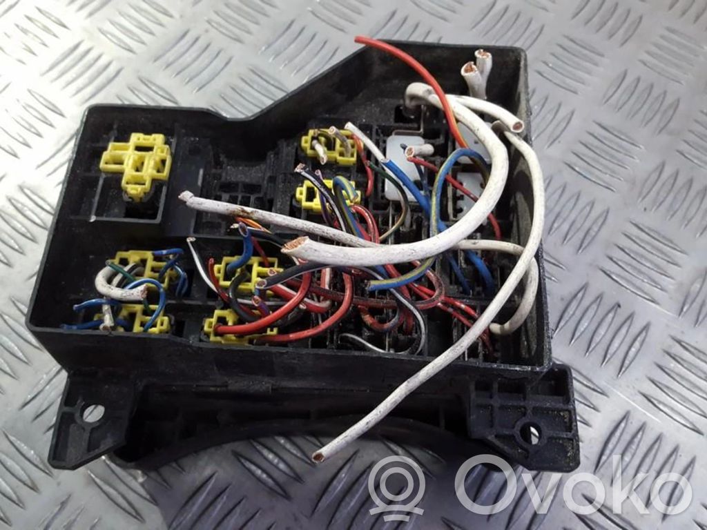 Mitsubishi Carisma Boîte à fusibles 