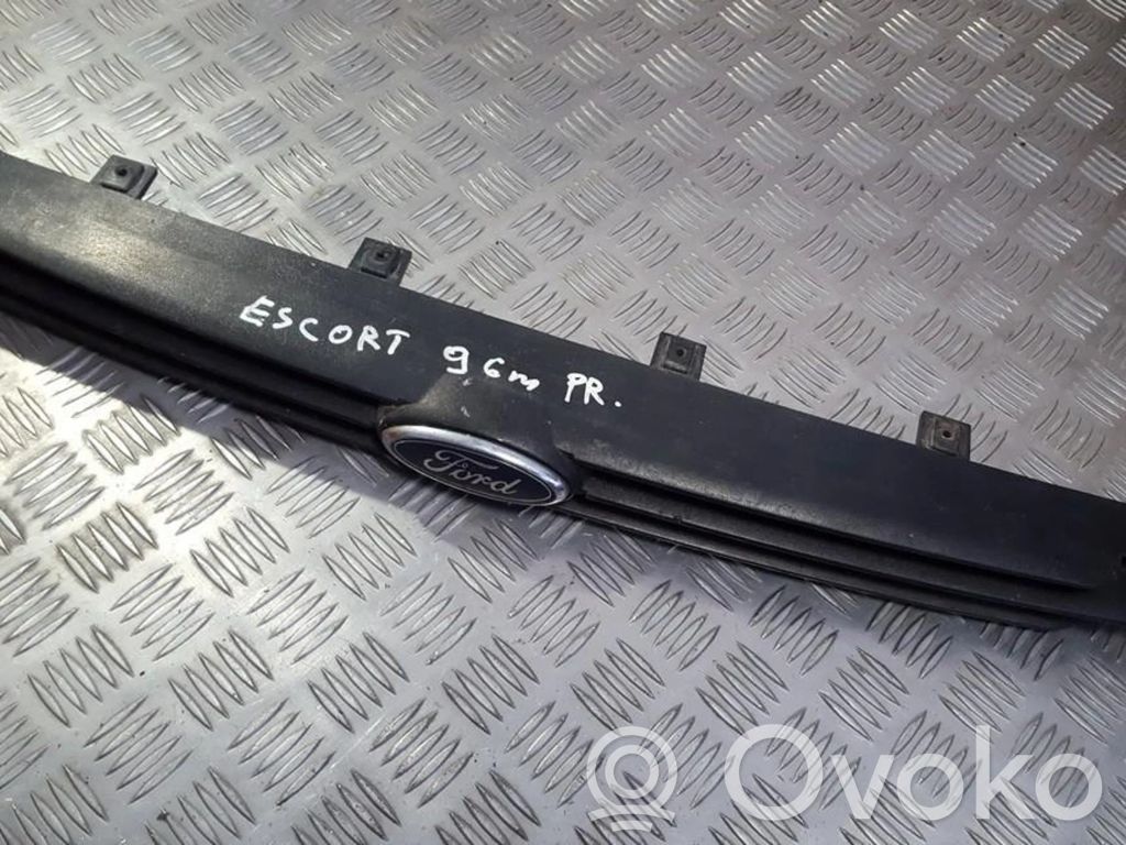Kühlergrill   95AB8200AB,95AB8200AB,95AB8200AB,95AB8200AB