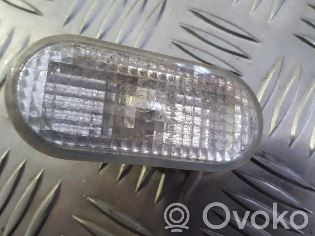 Volkswagen PASSAT B4 Seitenblinker 