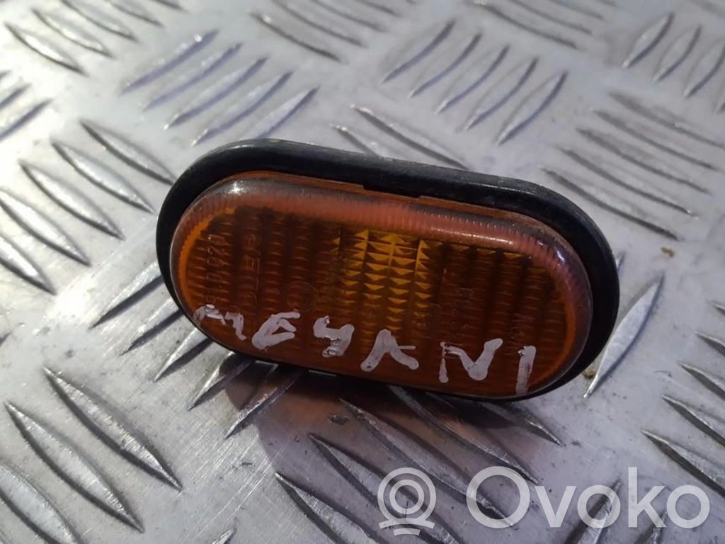 Renault Megane I Semnalizator bară față 