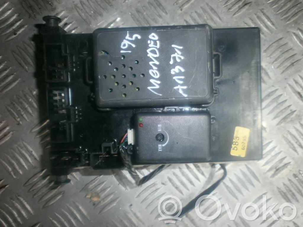 Ford Mondeo MK I Skrzynka bezpieczników / Komplet