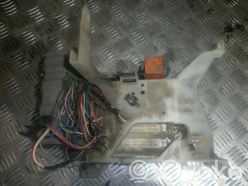 Ford Mondeo MK I Skrzynka bezpieczników / Komplet