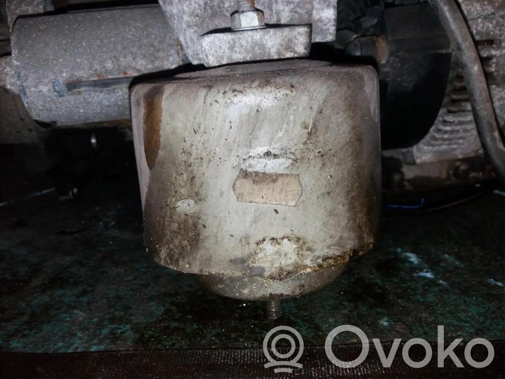 Audi A4 S4 B6 8E 8H Wspornik / Mocowanie silnika 
