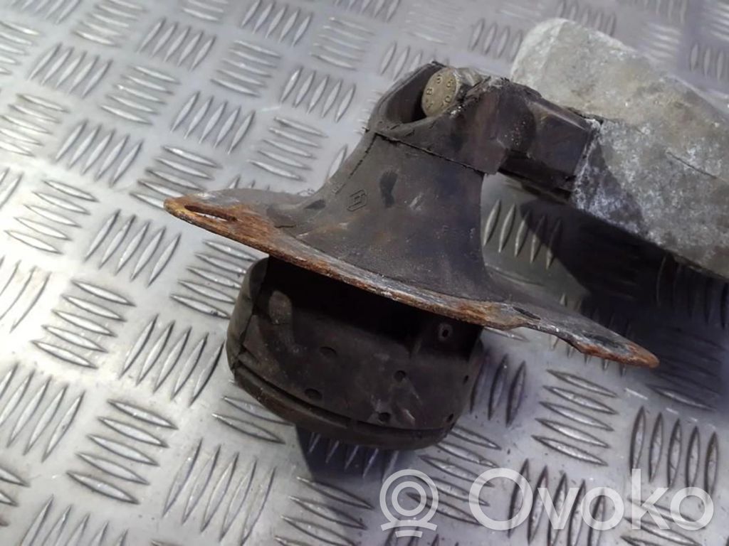 Renault Laguna I Engine mount bracket 