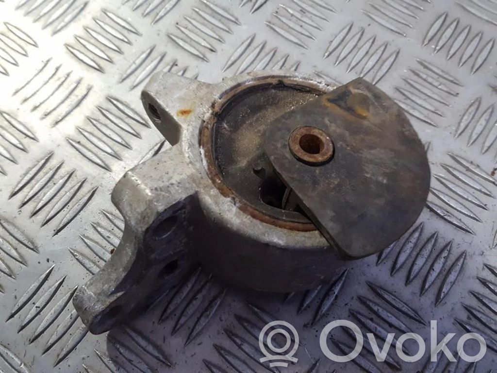 Nissan Almera Wspornik / Mocowanie silnika 