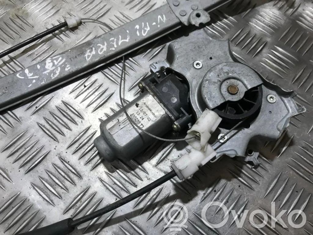 Nissan Almera N16 Motor del regulador de la ventanilla de la puerta delantera