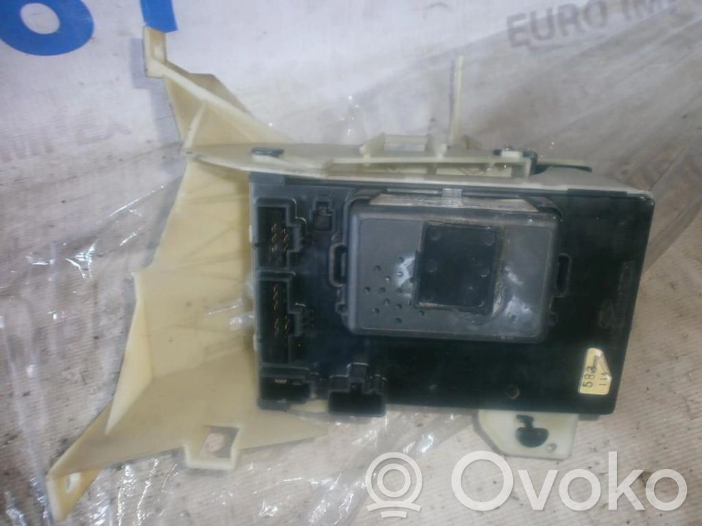 Ford Mondeo MK I Skrzynka bezpieczników / Komplet 