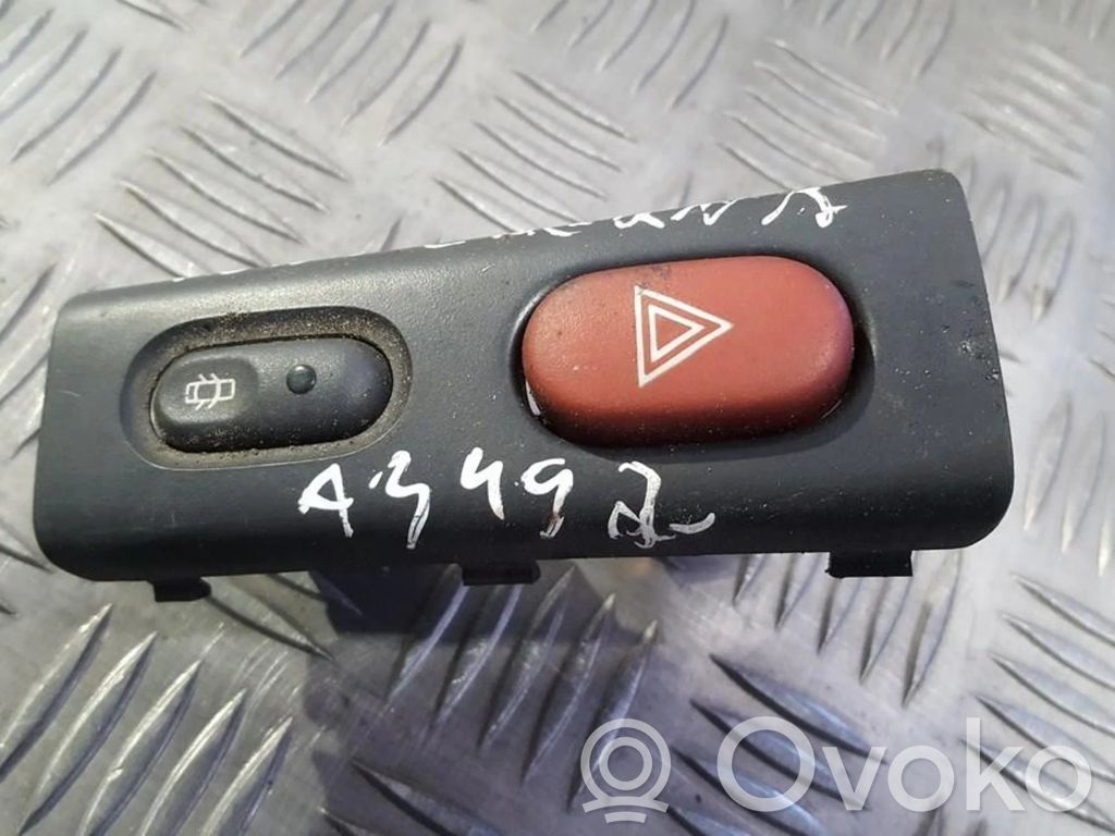 Renault Laguna I Botón interruptor de luz de peligro 