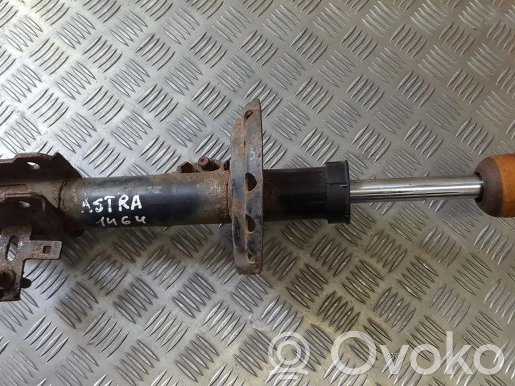 Opel Astra H Amortyzator przedni 