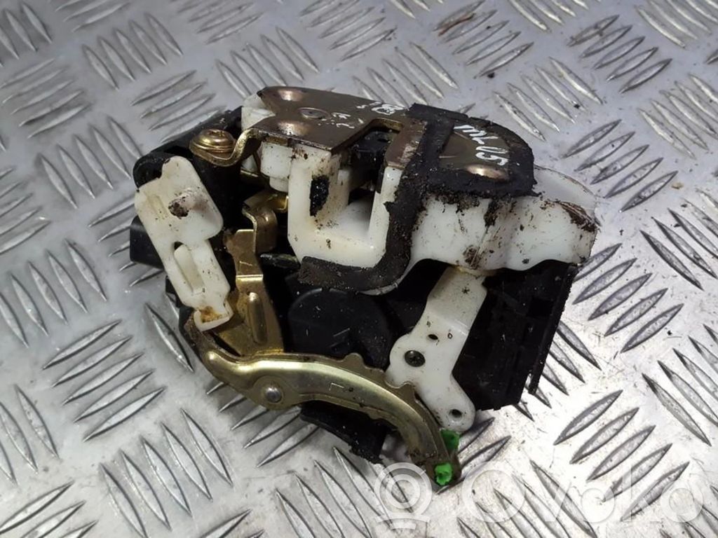 Cerradura de puerta trasera