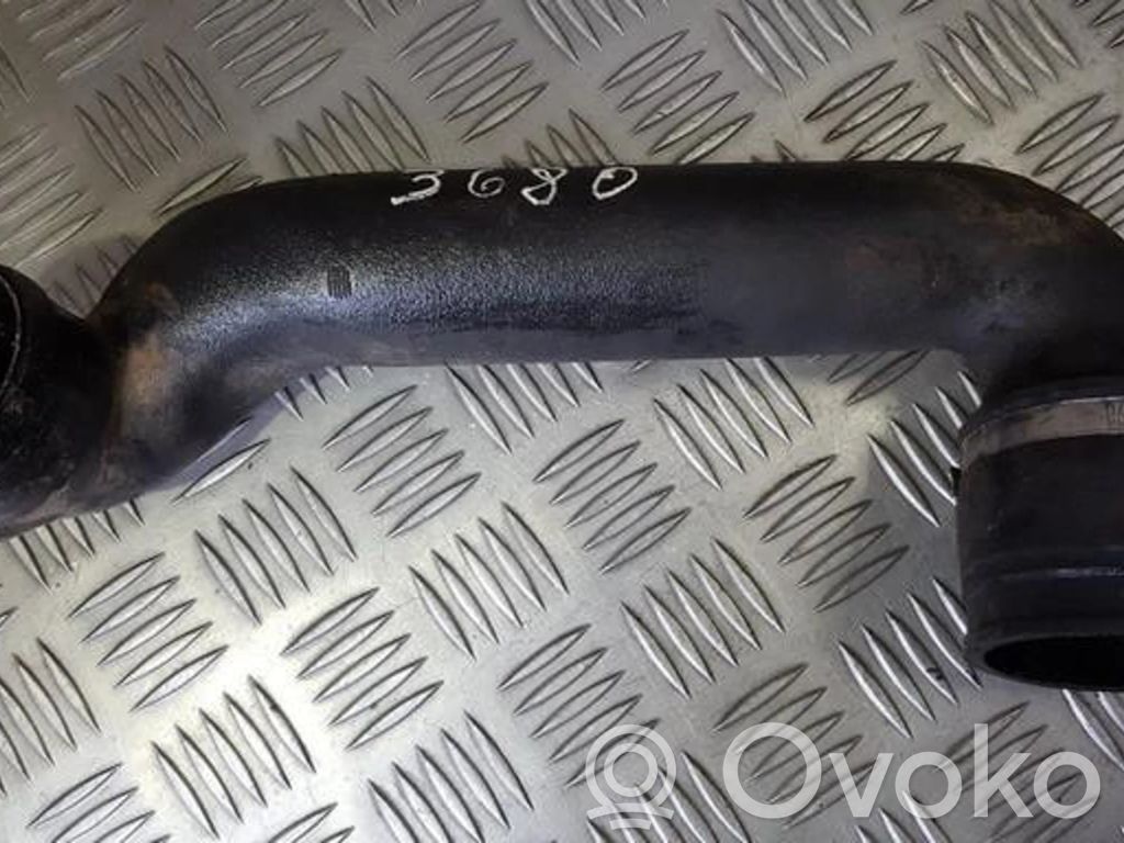 Volkswagen PASSAT B4 Furtun/conductă intercooler 