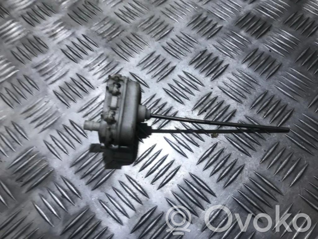 Audi A4 S4 B5 8D Pompa a vuoto chiusura centralizzata 