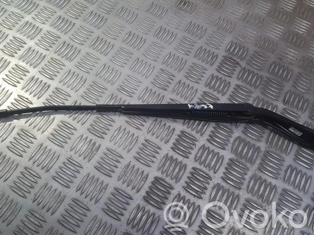 Front wiper blade arm