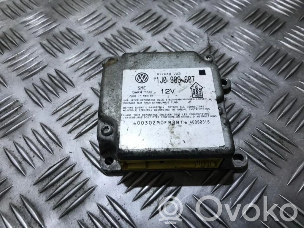 Volkswagen PASSAT B5 Centralina/modulo airbag 