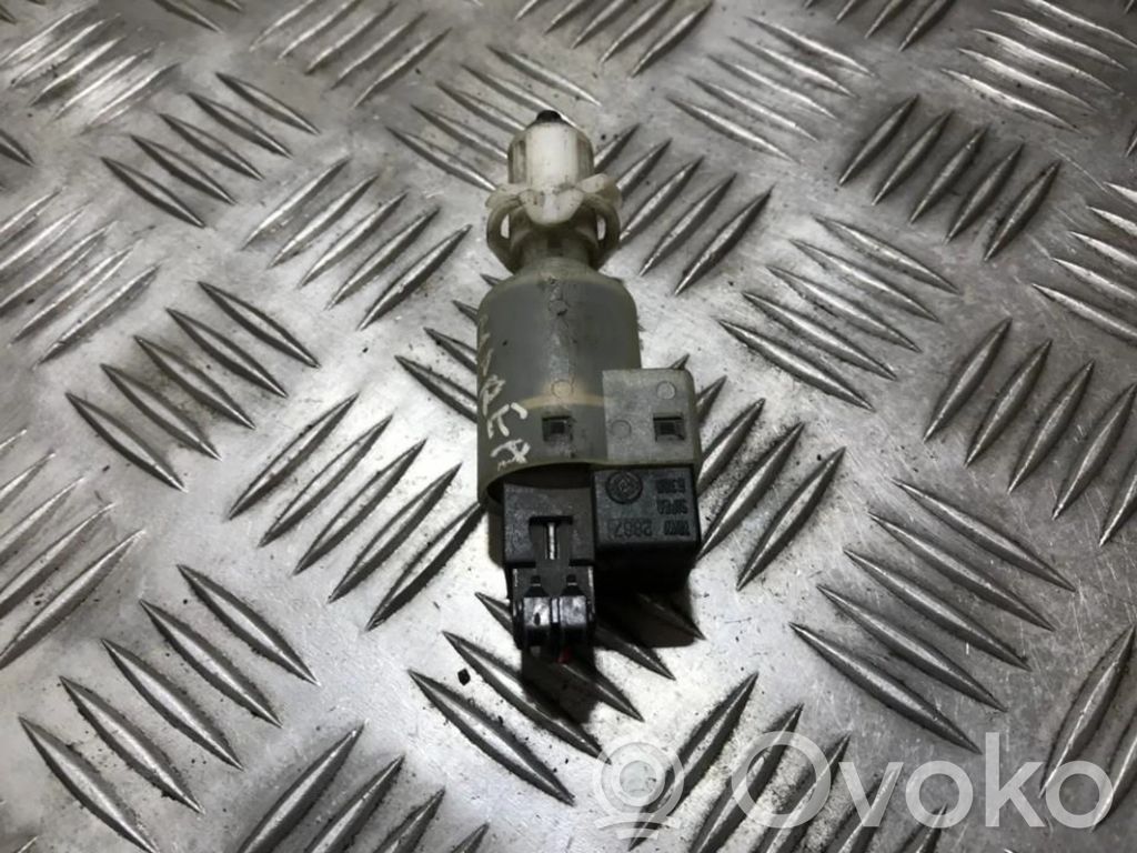Interruptor sensor del pedal de freno   B365,B365