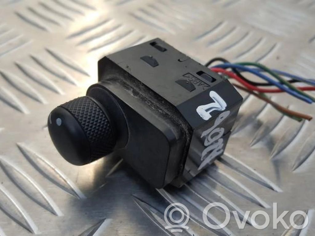 Wing mirror switch