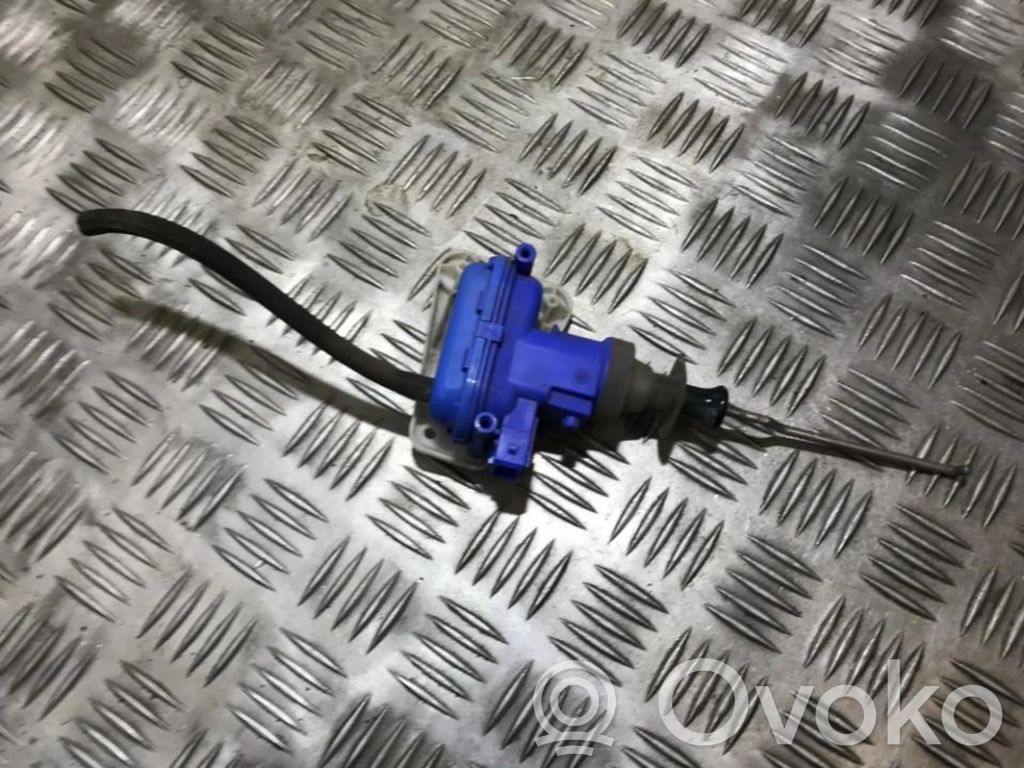 Audi 80 90 S2 B4 Pompa a vuoto chiusura centralizzata 