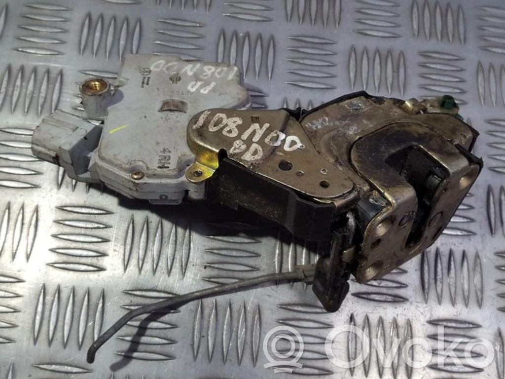 Nissan Almera Tino Zamek drzwi przednich 
