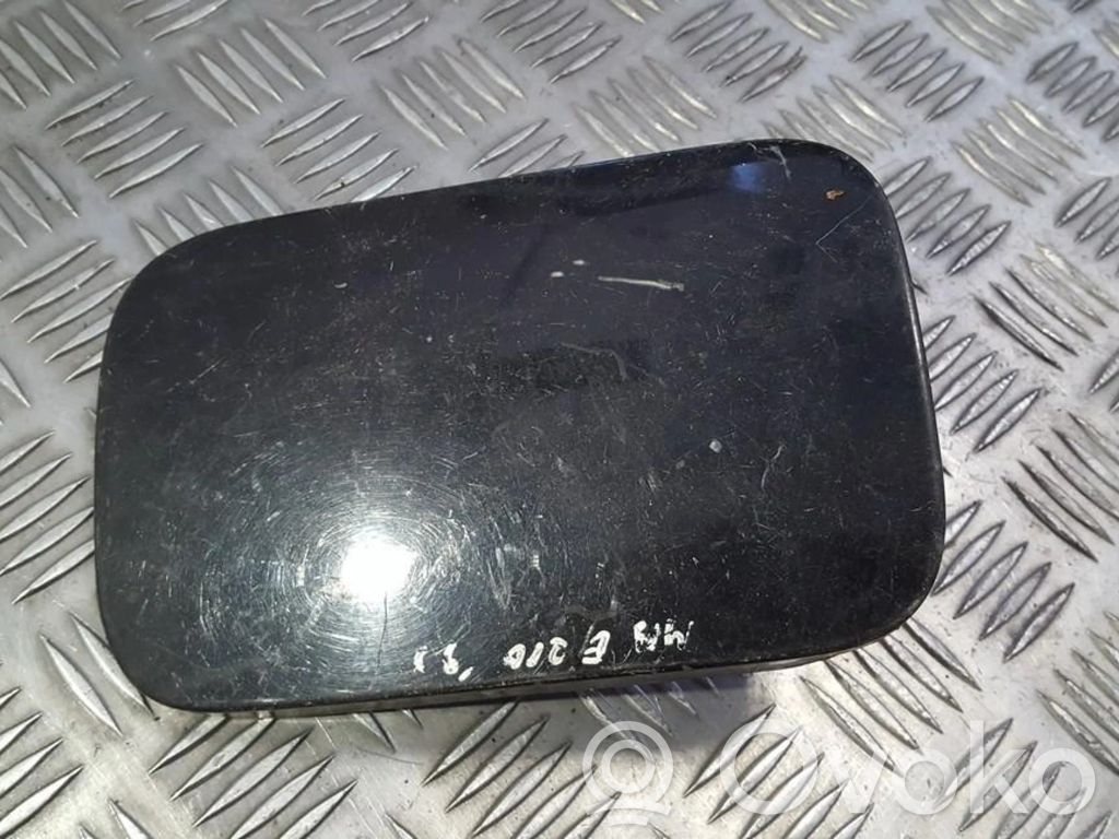 Mercedes-Benz E W210 Polttoainesäiliön korkki 