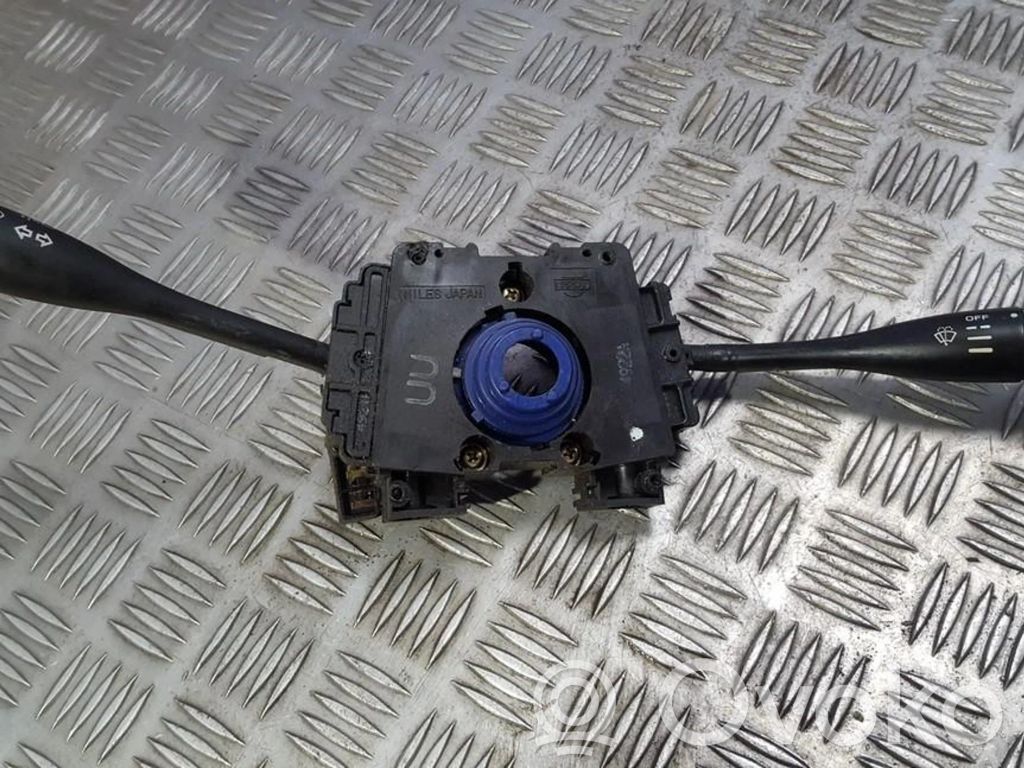 Nissan Almera Commodo, commande essuie-glace/phare 