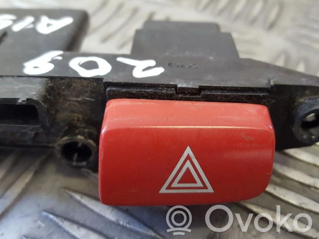 KIA Rio Botón interruptor de luz de peligro 