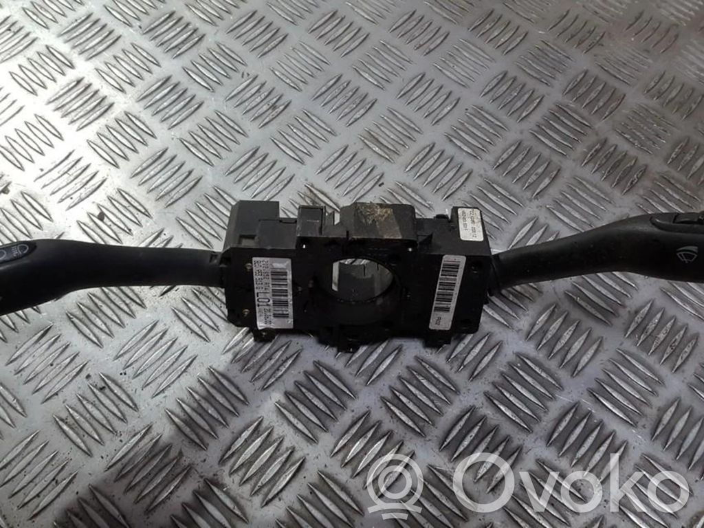 Volkswagen PASSAT B5 Leva/interruttore dell’indicatore di direzione e tergicristallo